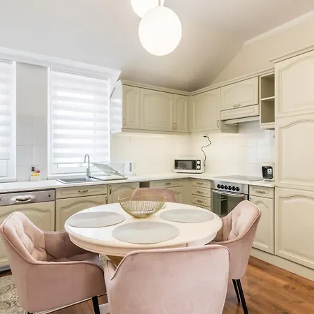 Monarchia Pearl * Mosonmagyaróvár